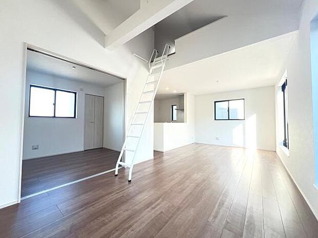 家族団らんの場所としてゆったりと居心地の良いリビングです。