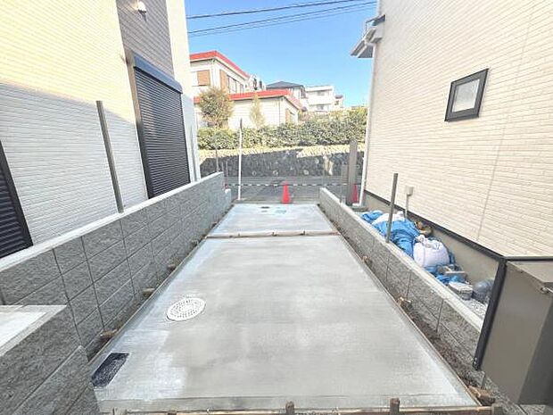 駐車場ももちろん完備しておりますのでお車所有の方にも心強いです。