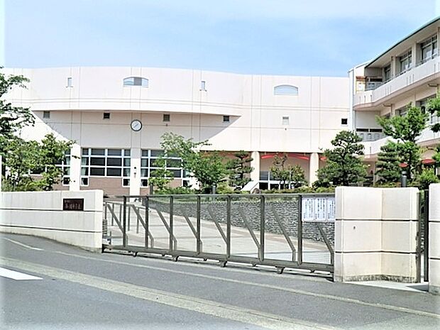 藤沢市立藤ヶ岡中学校まで約320m(徒歩4分)