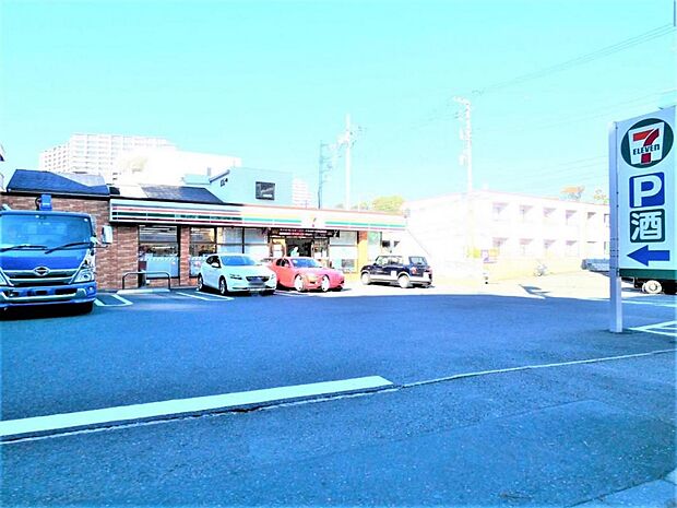セブン-イレブン 藤沢朝日町店まで約900m(徒歩12分)