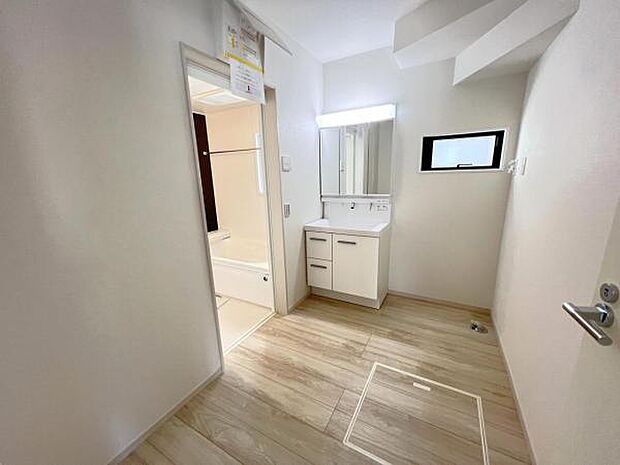 脱衣所は小さなお子様がいるご家庭にも重宝されます。