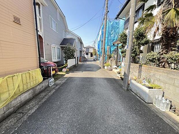 前面道路を含めた現地写真です。ぜひ周辺環境も併せてご覧ください。