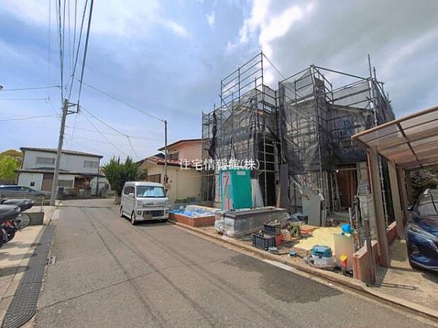 前面道路を含めた現地写真です。