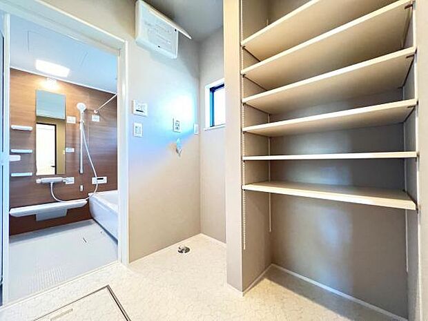 お天気を気にせずお洗濯ができ、室内干し可能です。