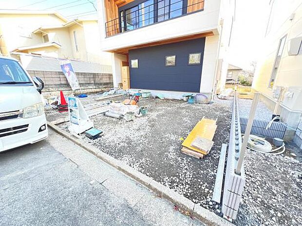 駐車場ももちろん完備しておりますのでお車所有の方にも心強いです。
