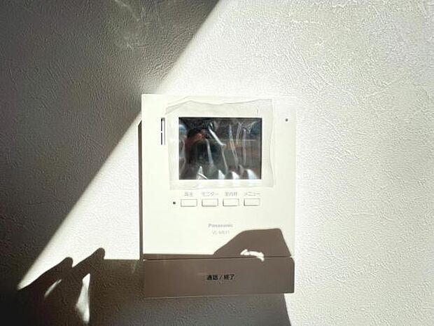 訪問者を確認できるTVモニター付きインターフォンです。