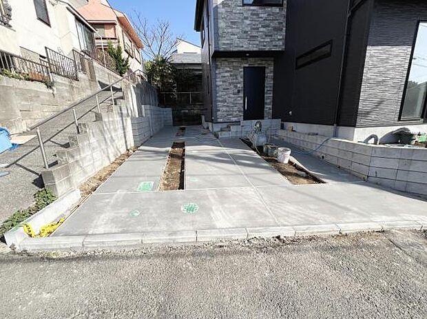 駐車場ももちろん完備しておりますのでお車所有の方にも心強いです。
