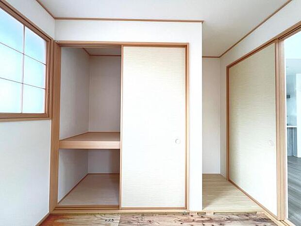 いつでもお部屋をスッキリお使い頂ける収納スペースを設置。