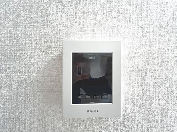 訪問者を確認できるTVモニター付きインターフォンです。