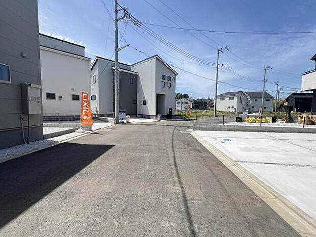 前面道路を含めた現地写真です。ぜひ周辺環境も併せてご覧ください。