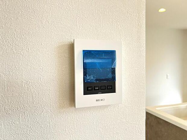 TVモニター付きインターフォンで、お部屋から訪問者を確認できます。