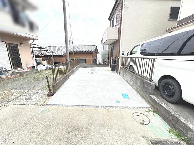 駐車場ももちろん完備しておりますのでお車所有の方にも心強いです。