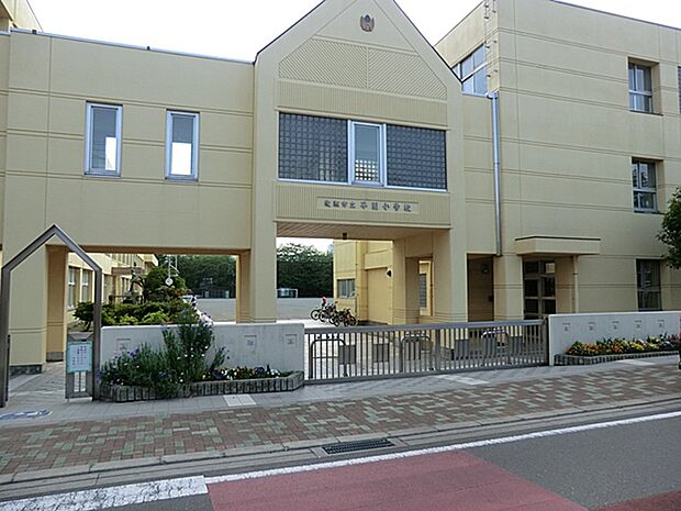 綾瀬市立早園小学校まで約1060m(徒歩14分)