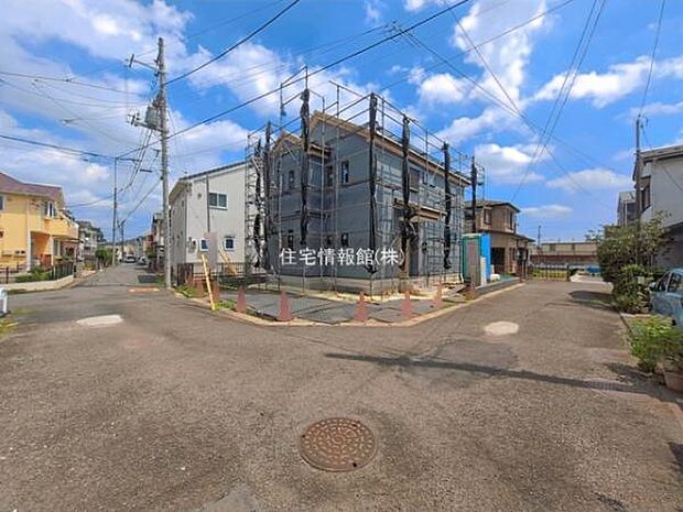 前面道路を含めた現地写真です。