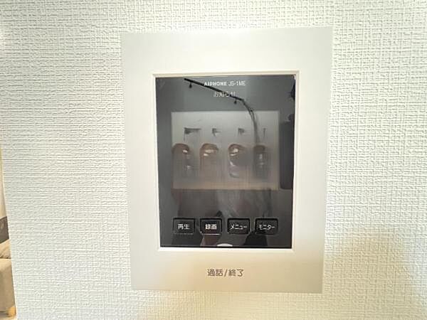 訪問者を確認できるTVモニター付きインターフォンです。