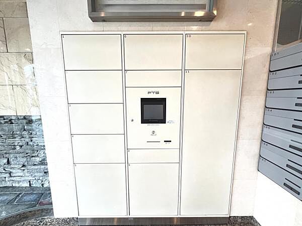 不在時にも荷物を受け取れる宅配ボックス。