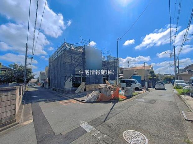 前面道路を含めた現地写真です。