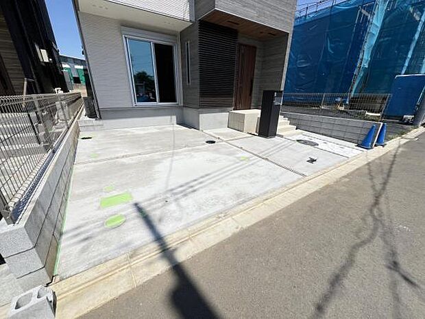 駐車場ももちろん完備しておりますのでお車所有の方にも心強いです。