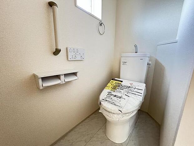 各階にトイレを設けており、ご家族が揃う時もゆとりをもってご利用いただけます。