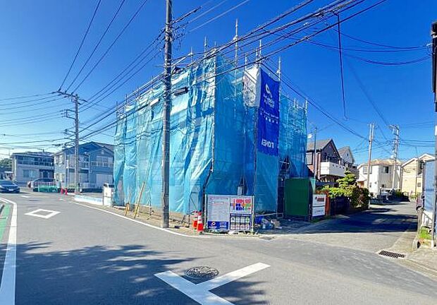 前面道路を含めた現地写真です。