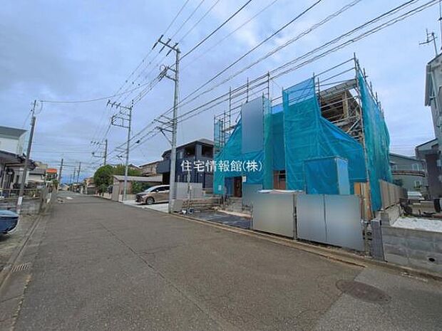 前面道路を含めた現地写真です。