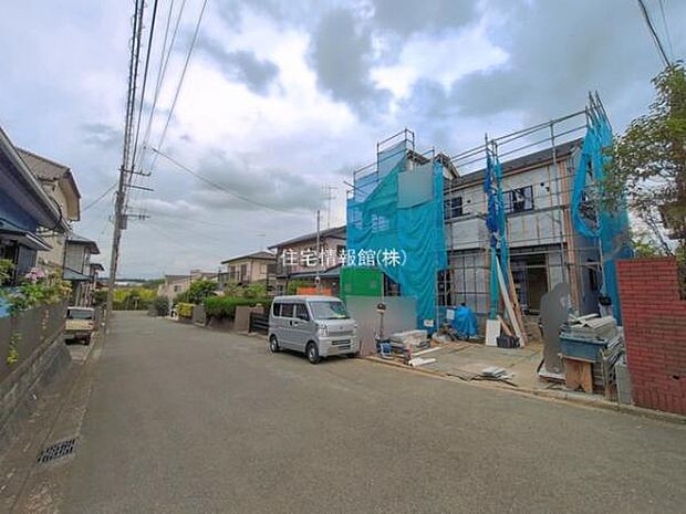 前面道路を含めた現地写真です。