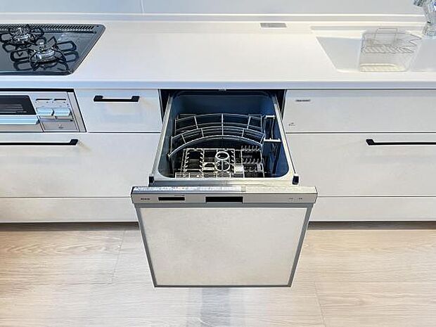機能性に優れ食器洗乾燥機付のシステムキッチンで忙しい家事をサポートします。
