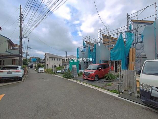 前面道路を含めた現地写真です。