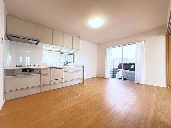 リビングダイニングになります。ご家族そろっての素敵な空間になりそうですね。