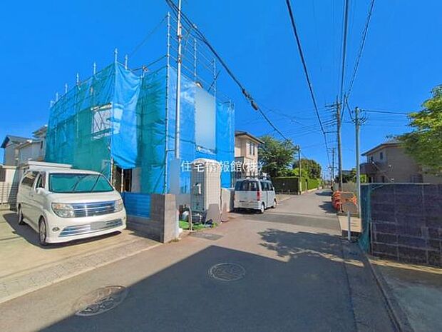 前面道路を含めた現地写真です。