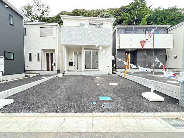 駐車場ももちろん完備しておりますのでお車所有の方にも心強いです。