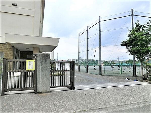 藤沢市立高浜中学校まで約920m（徒歩12分）