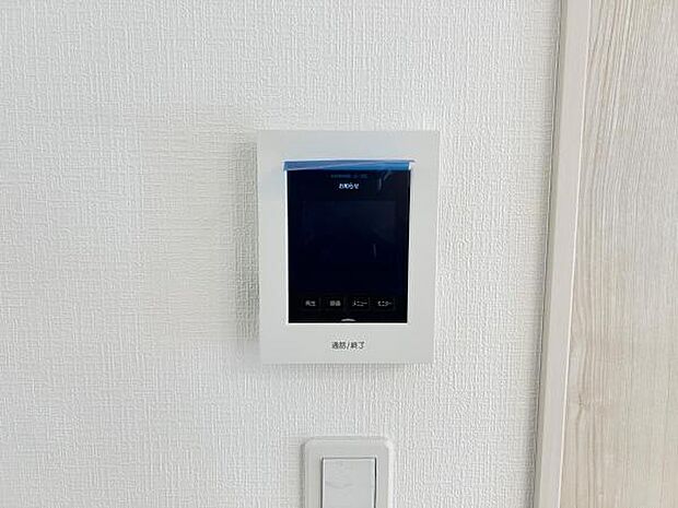 訪問者を確認できるTVモニター付きインターフォンです。