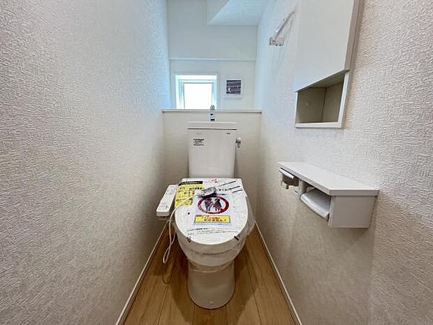 各階にトイレを設けており、ご家族が揃う時もゆとりをもってご利用いただけます。