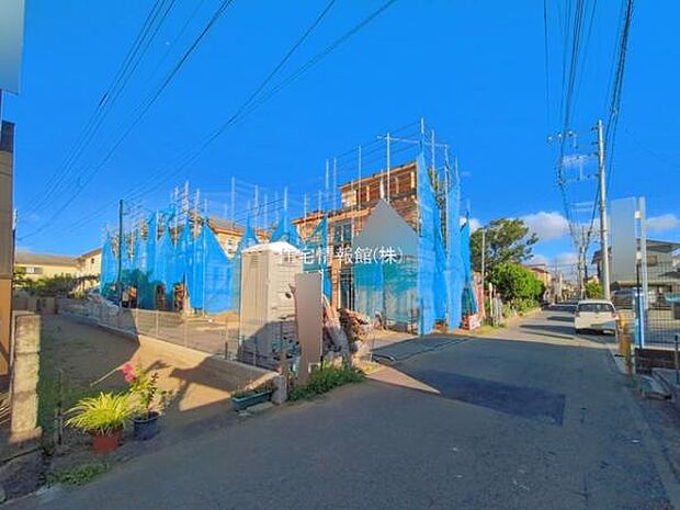 前面道路を含めた現地写真です。