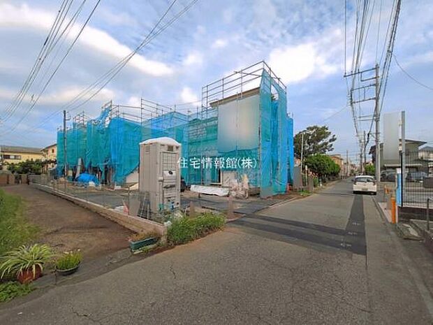 前面道路を含めた現地写真です。