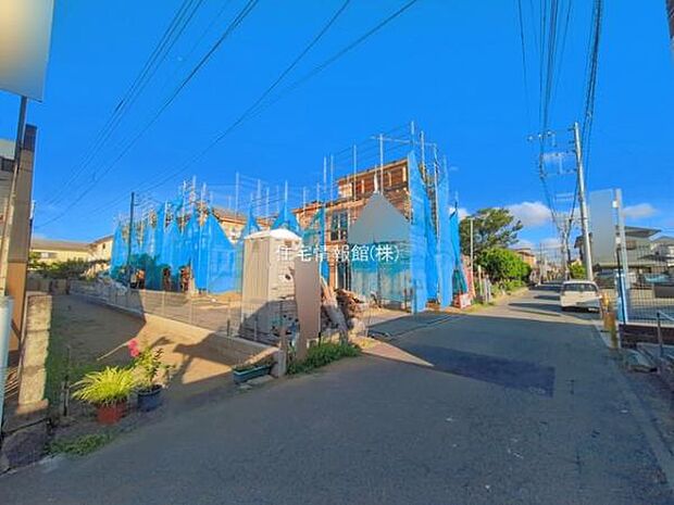 前面道路を含めた現地写真です。