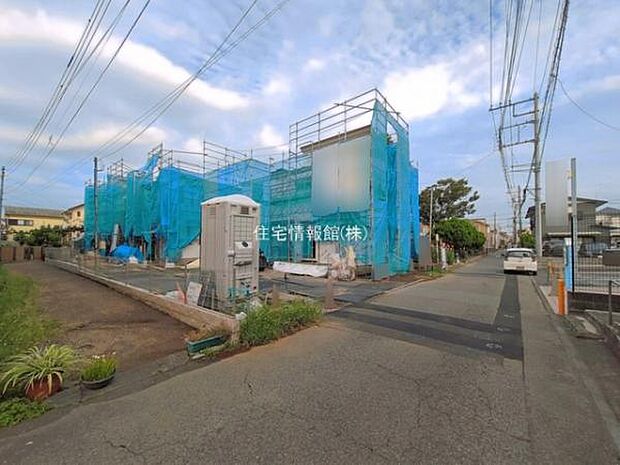 前面道路を含めた現地写真です。
