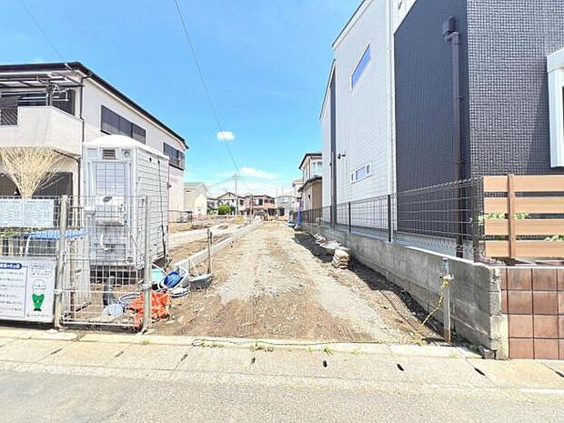 駐車場ももちろん完備しておりますのでお車所有の方にも心強いです。