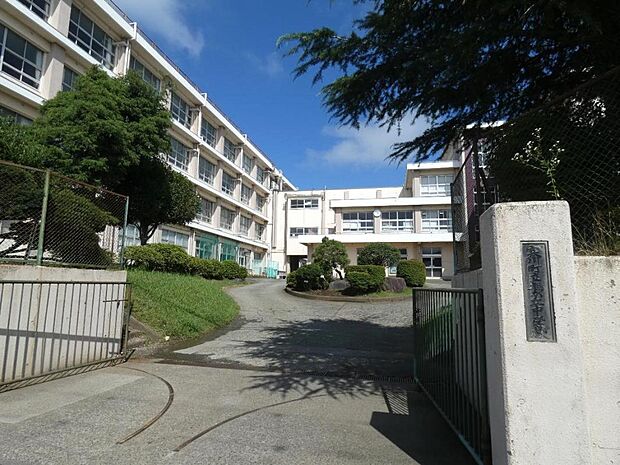寒川町立旭が丘中学校まで約650m（徒歩9分）