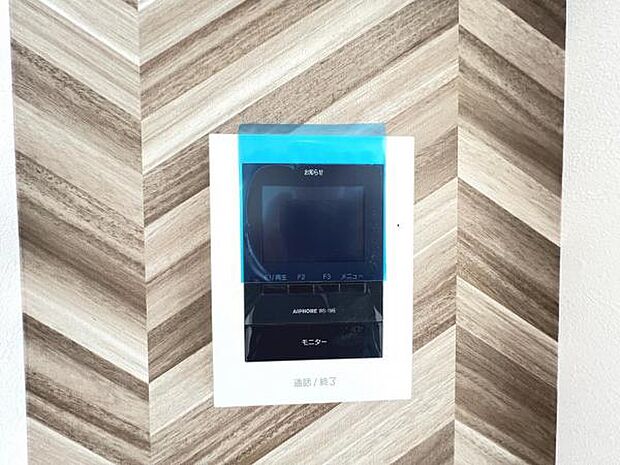 訪問者を確認できるTVモニター付きインターフォンです。