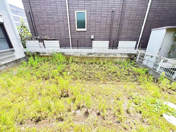 お庭スペースは、ガーデニングやお子様との外遊びなど多彩な用途でお楽しみいただけます。