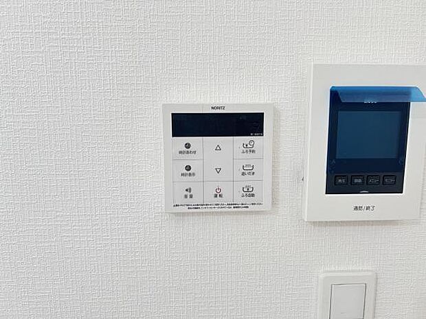 追い焚き機能付給湯パネル。
