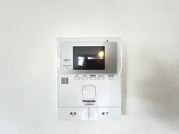 訪問者を確認できるTVモニター付きインターフォンです。