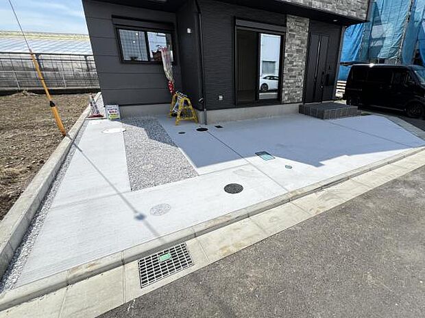 駐車場ももちろん完備しておりますのでお車所有の方にも心強いです。