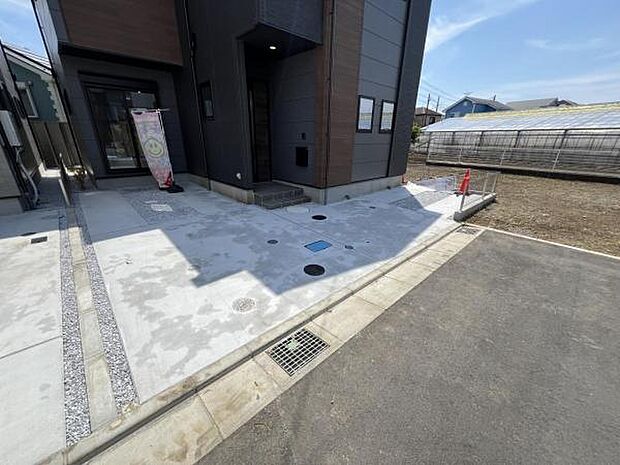 駐車場ももちろん完備しておりますのでお車所有の方にも心強いです。