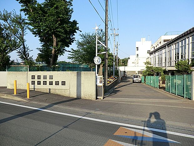 綾瀬市立北の台小学校まで約530m(徒歩7分)
