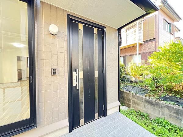 いつも気持ちよくご家族を迎えられる玄関です。
