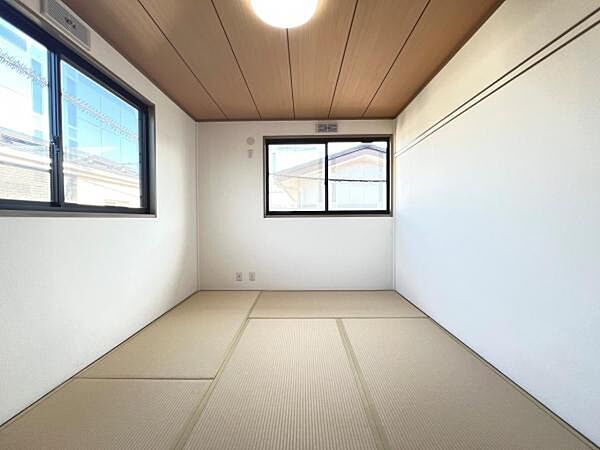 和室スペースです。畳のお部屋は寛げる空間ですね。
