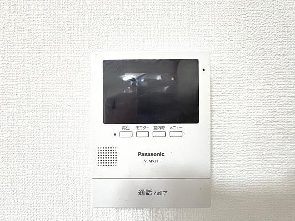訪問者を確認できるTVモニター付きインターフォンです。